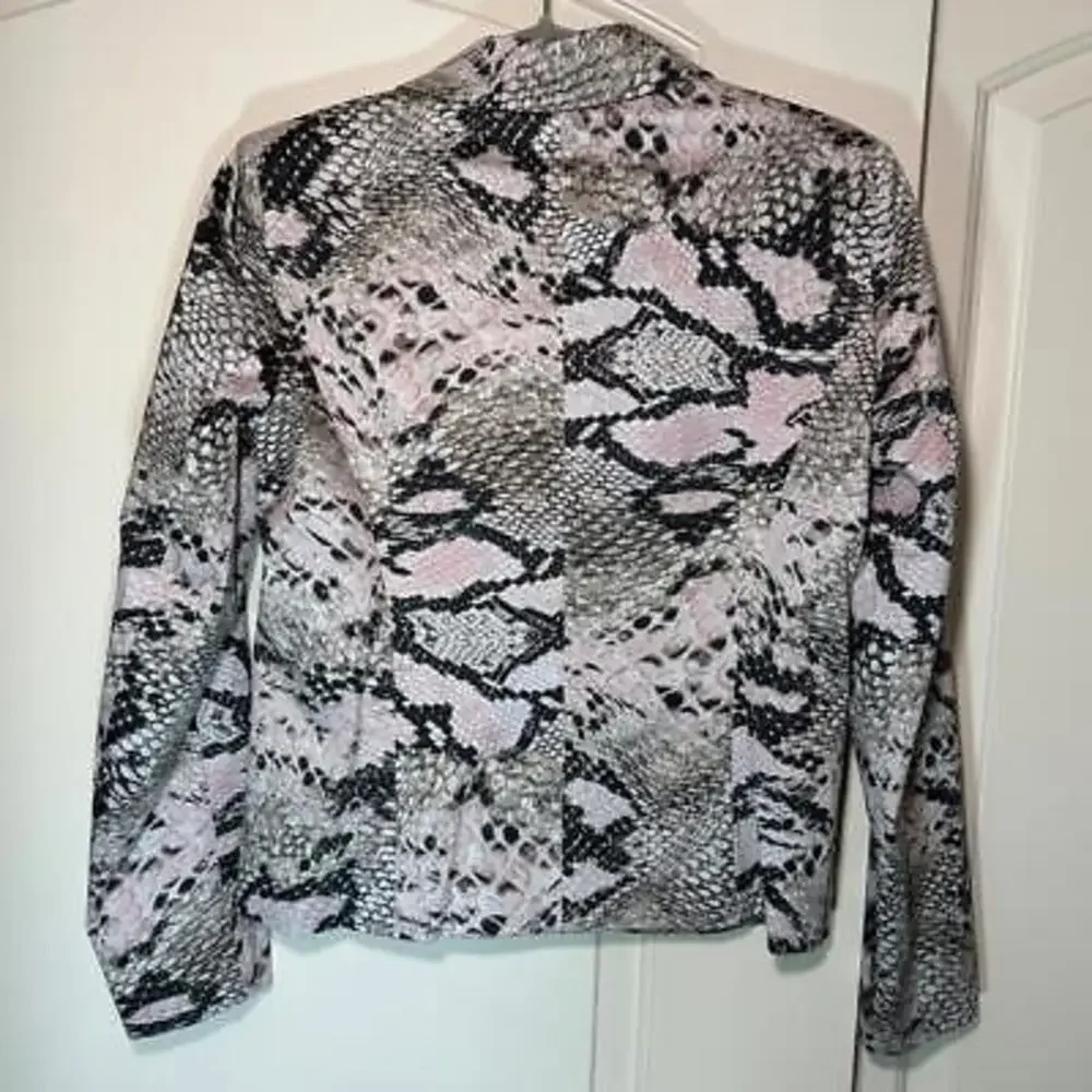 Boston‎ Proper SnakeSkin Animal Print Blazer Pink and Gray Size: 10 - Picture 4 of 4
